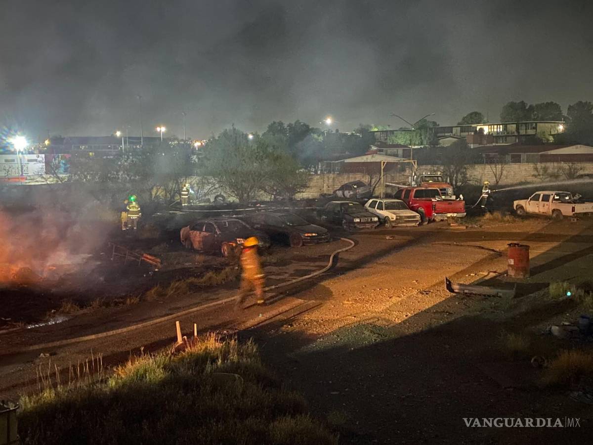 $!El incendio fue sofocado tras varios minutos de trabajo intenso.