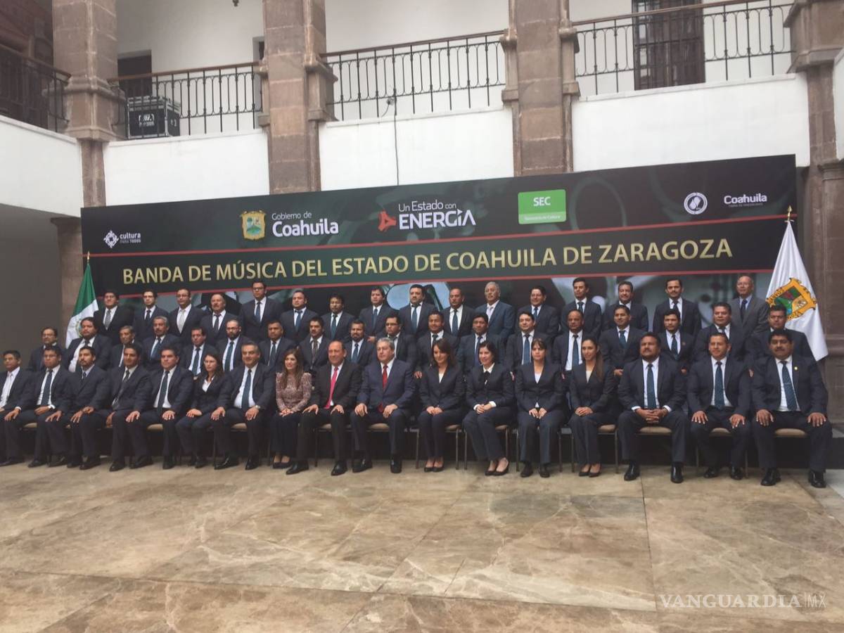 $!Por día del músico reconocen a los miembros de la Banda de Música del Estado