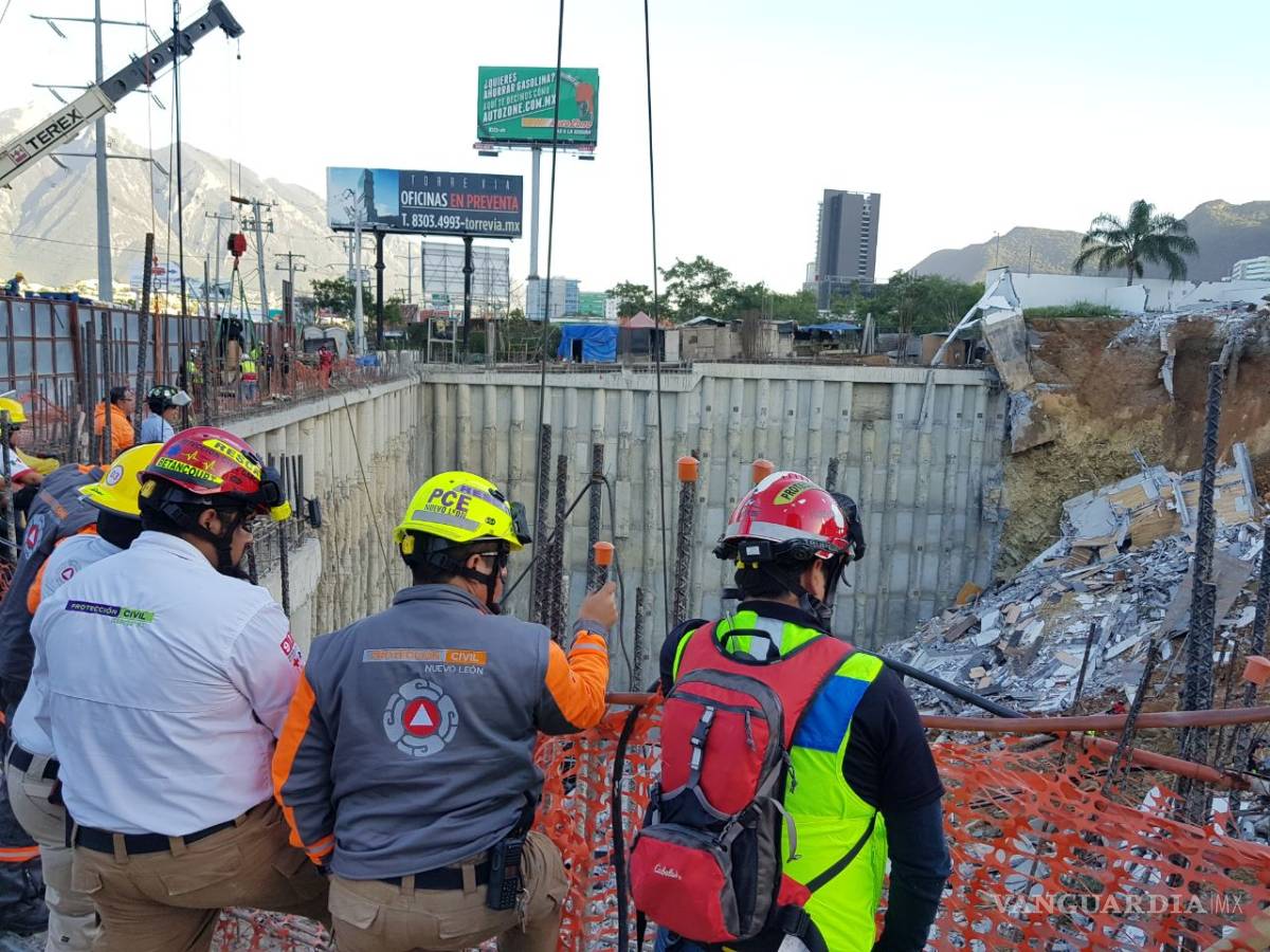 $!Derrumbe en casas de Monterrey deja una persona muerta, otra herida y una desaparecida