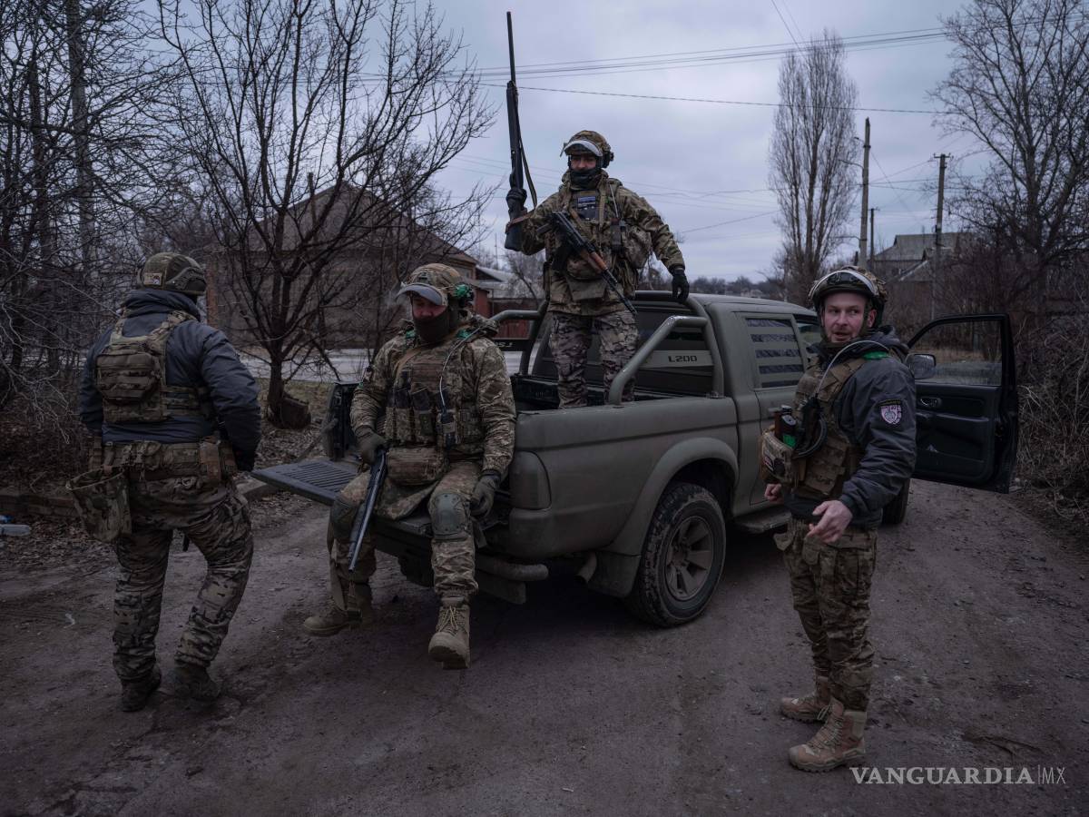$!Ambos bandos mantienen fuerzas armadas desplegadas en su territorio para hacer frente a ataques.