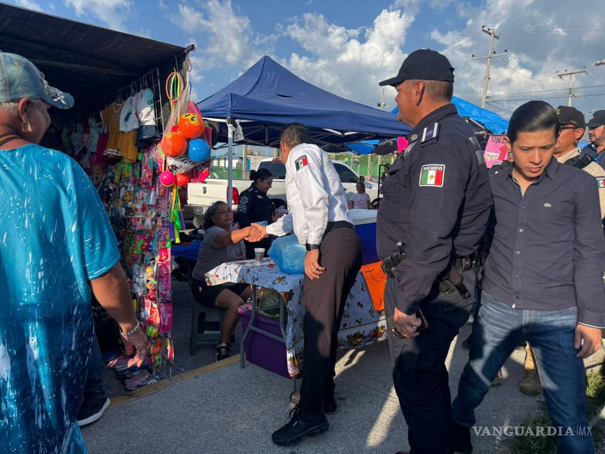 $!Durante el recorrido por el sur de Saltillo, las autoridades municipales supervisaron las condiciones de seguridad en el sector y dialogaron con los habitantes.