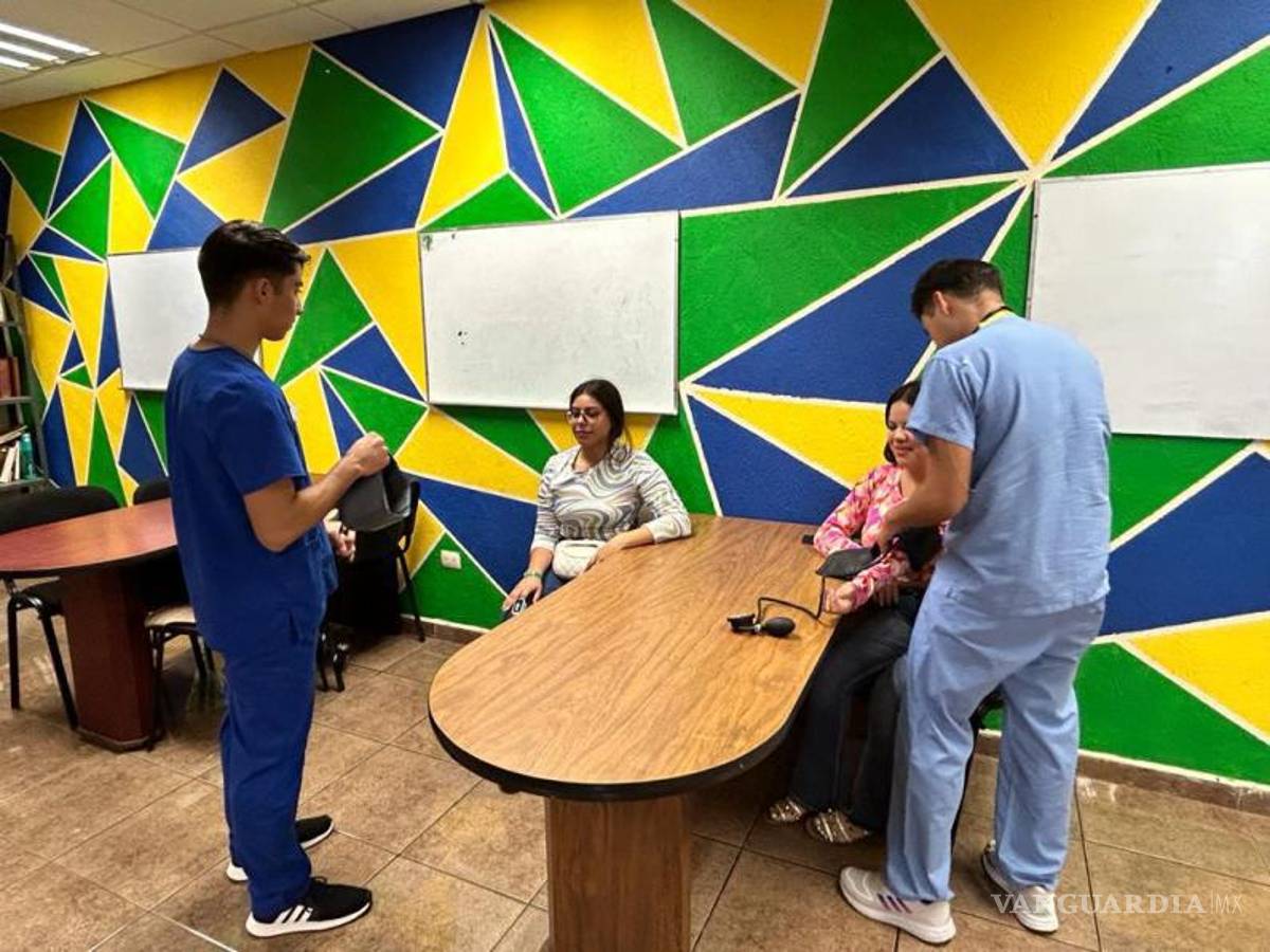 $!A su llegada fueron recibidos por padres de familia en Nueva Rosita y recibieron atención médica y psicológica.