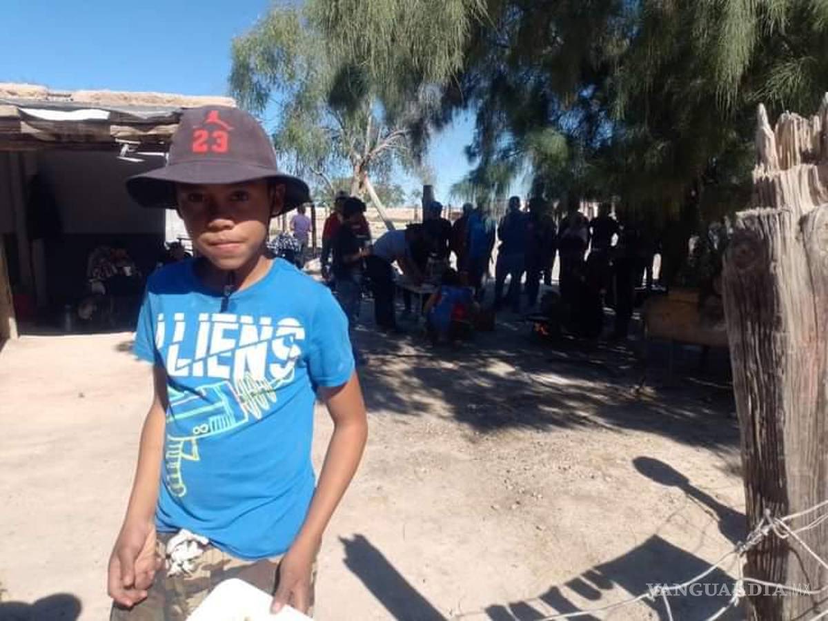 $!En el numeroso grupo hay muchos niños.