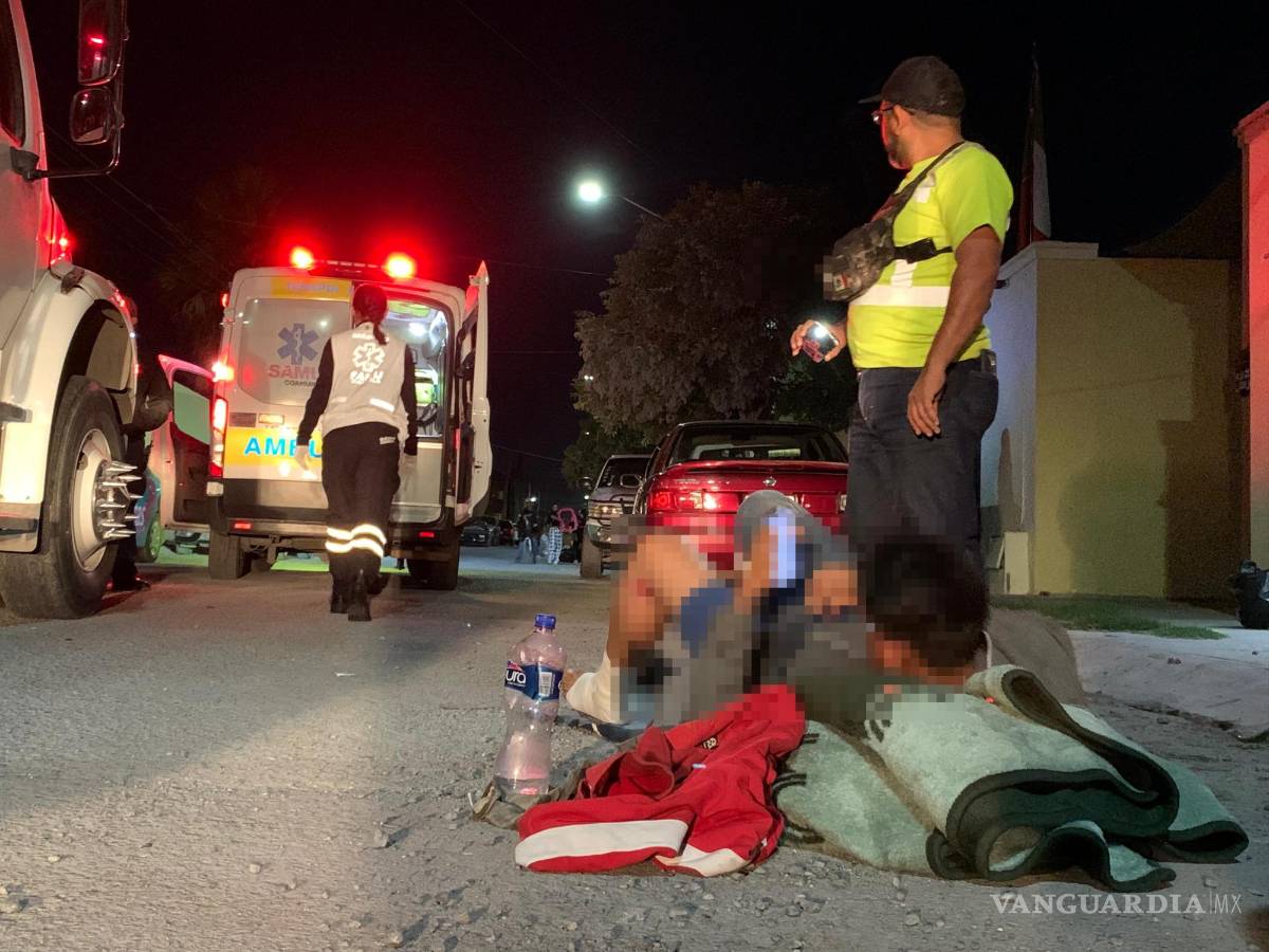 $!Compañeros del municipio acudieron para brindar apoyo al trabajador accidentado.