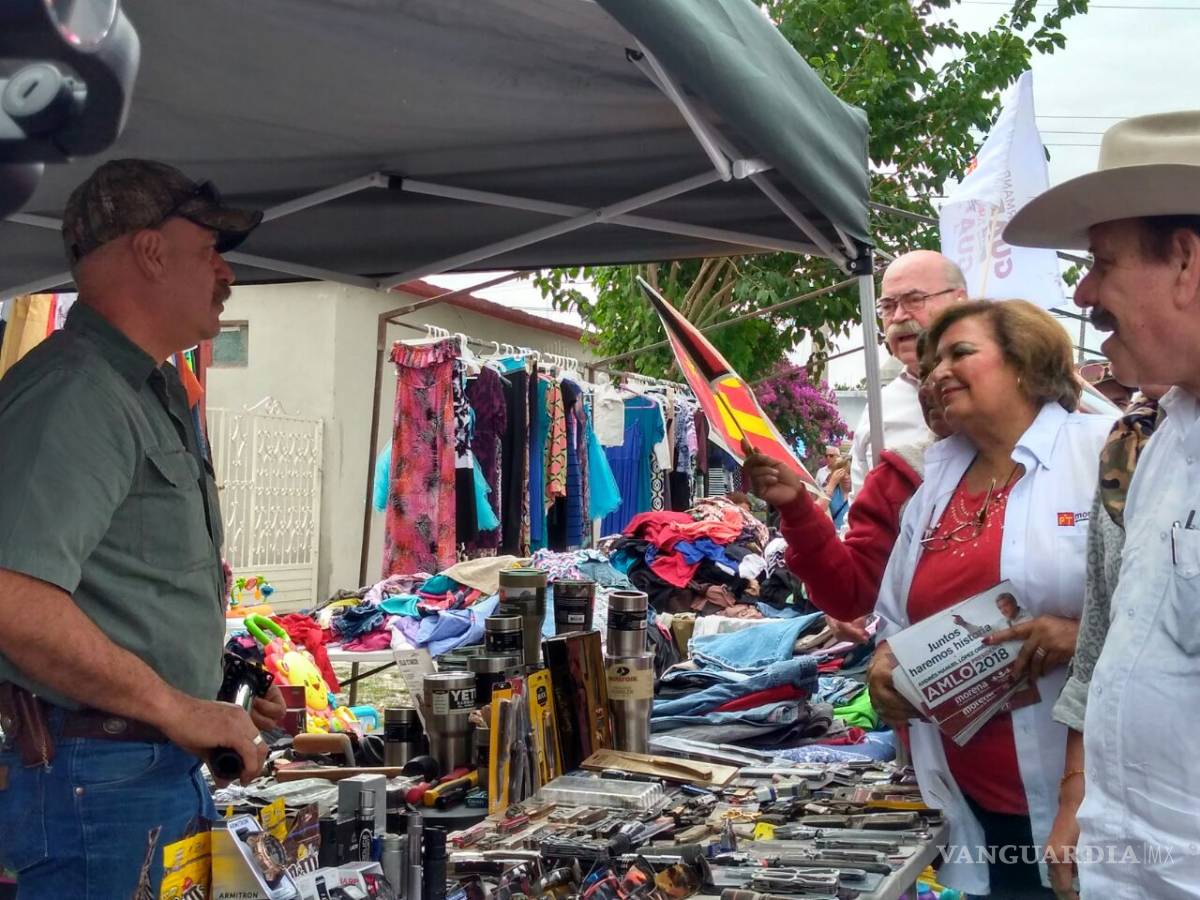 $!Candidatos de Morena visitan el mercado Juan Larios de Monclova