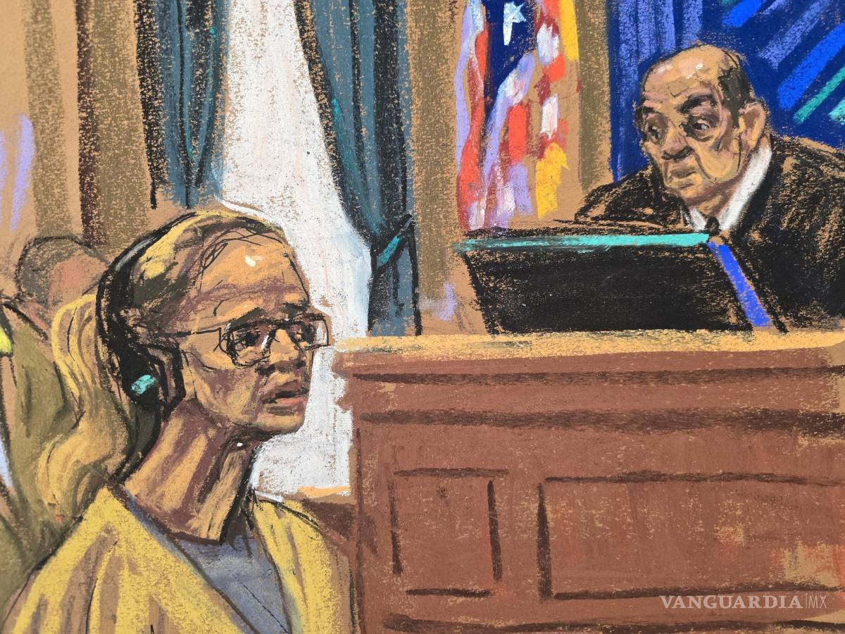 $!USA3571. NUEVA YORK (NY, EEUU), 15/10/2026.- Fotografía de un dibujo realizado por la artista Jane Rosenberg que muestra a la esposa del depuesto presidente venezolano Nicolás Maduro, Cilia Flores, escuchando al juez federal Alvin Hellerstein, durante una audiencia celebrada este jueves en un tribunal federal en Nueva York (EE.UU.). Nicolás Maduro y su esposa, Cilia Flores, se declararon no culpables de los nuevos cargos de conspiración para cometer torturas que les imputó la Fiscalía de Estados Unidos la semana pasada.