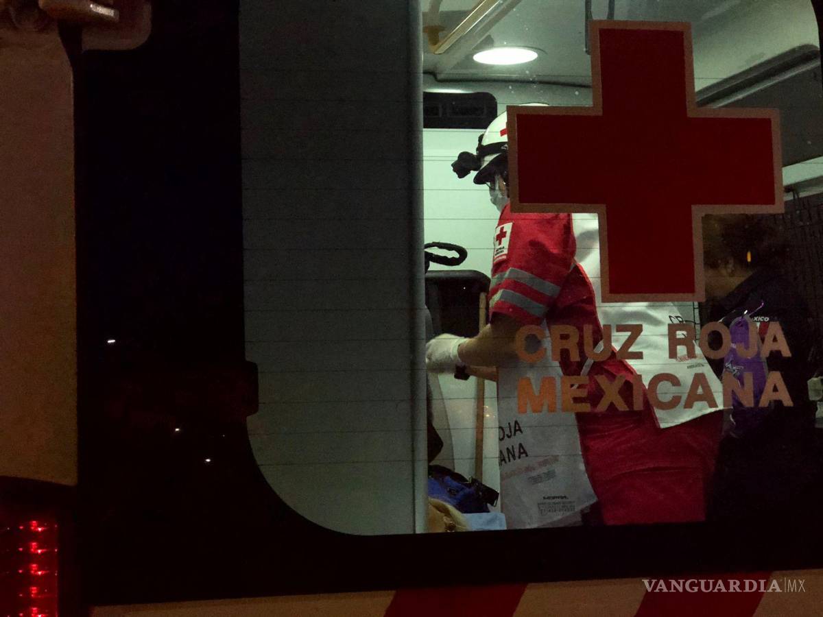 $!La mujer fue trasladada a un hospital.