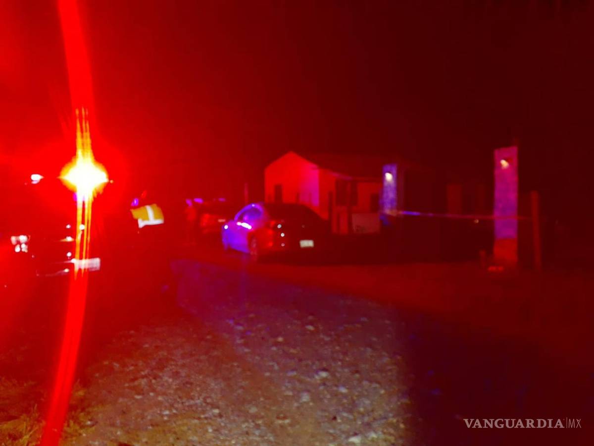 $!Elementos de la Fiscalía General del Estado acudieron para tomar conocimiento del fallecimiento y trasladar el cuerpo al Servicio Médico Forense (SEMEFO).