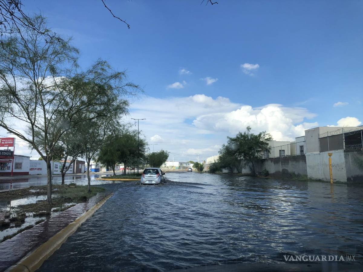 $!La superficie plana de la ciudad de Torreón es uno de los factores para que el agua se estanque.