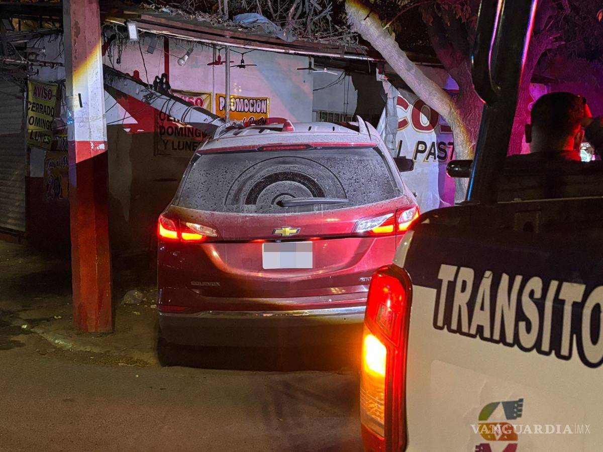 $!Autoridades de Tránsito Municipal acudieron al lugar para realizar las diligencias correspondientes.