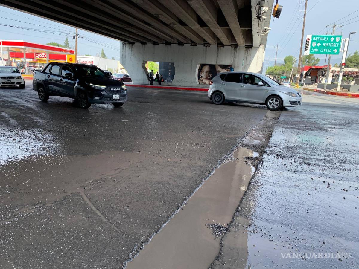 $!Con la lluvia la zanja se hizo más profunda. Finalmente la repararon.