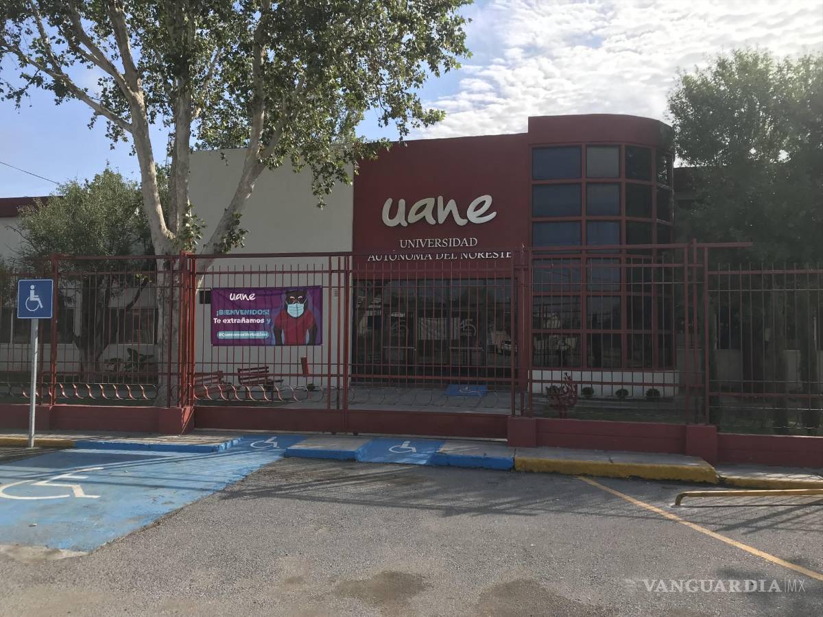 $!UANE Sabinas suspendió sus clases de manera presencial en su campus tras detectar un caso positivo de COVID-19 entre el alumnado.