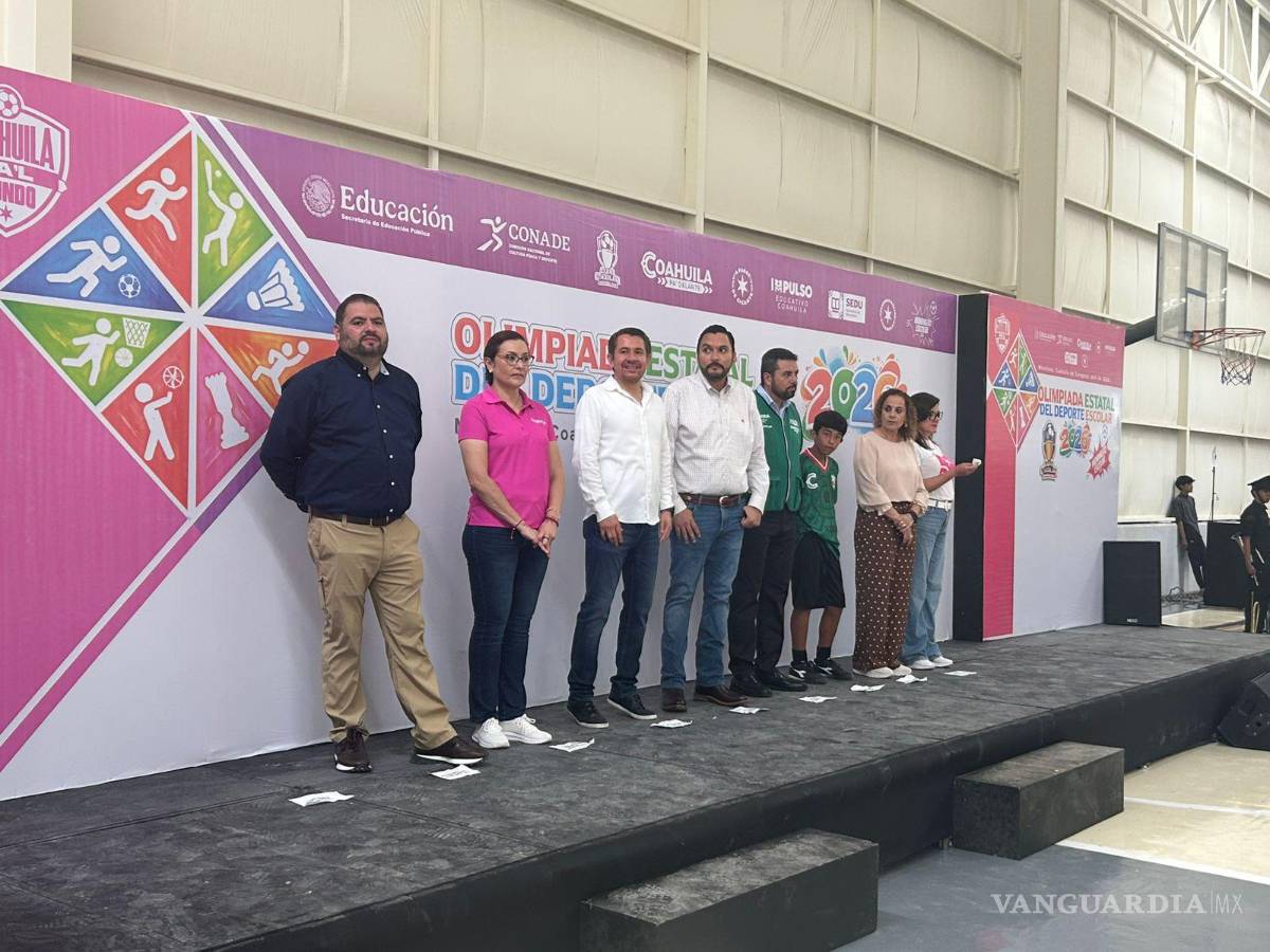 $!El alcalde Carlos Villarreal (C) presidió la ceremonia de inauguración de la Olimpiada Escolar del Deporte.