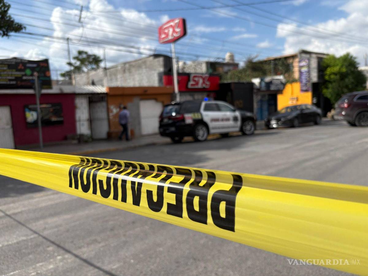 $!El domicilio permaneció bajo acordonamiento mientras peritos de la Fiscalía realizaban las diligencias correspondientes.