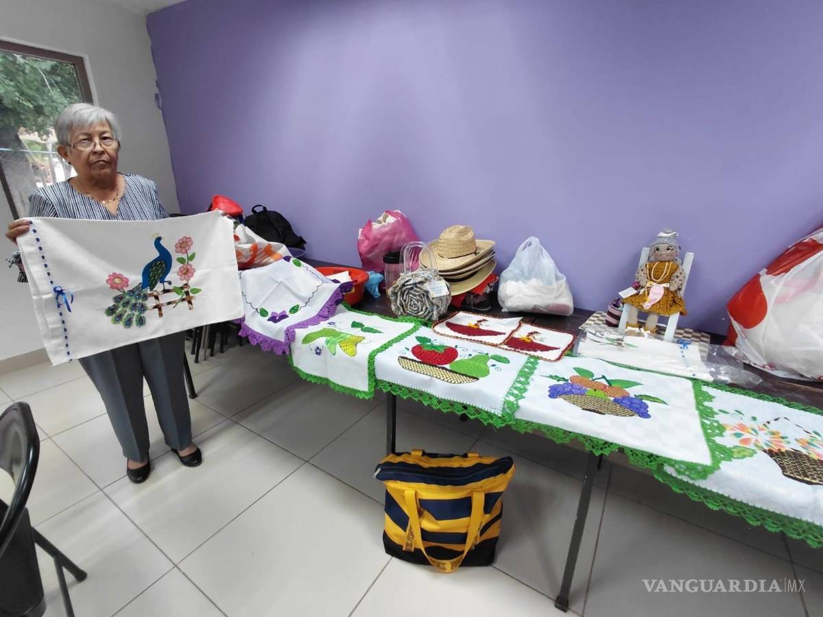 $!Bordados, tejidos y piezas artesanales fueron parte de las disciplinas presentadas por adultos mayores de Nava.