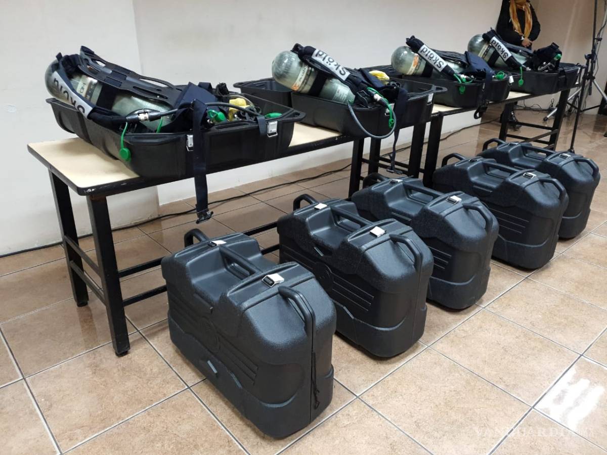 $!Entregan equipos de respiración autocontenida al Departamento de Bomberos en Piedras Negras