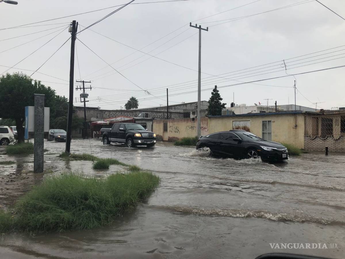 $!Intensas lluvias inundan de nuevo a Torreón, Coahuila