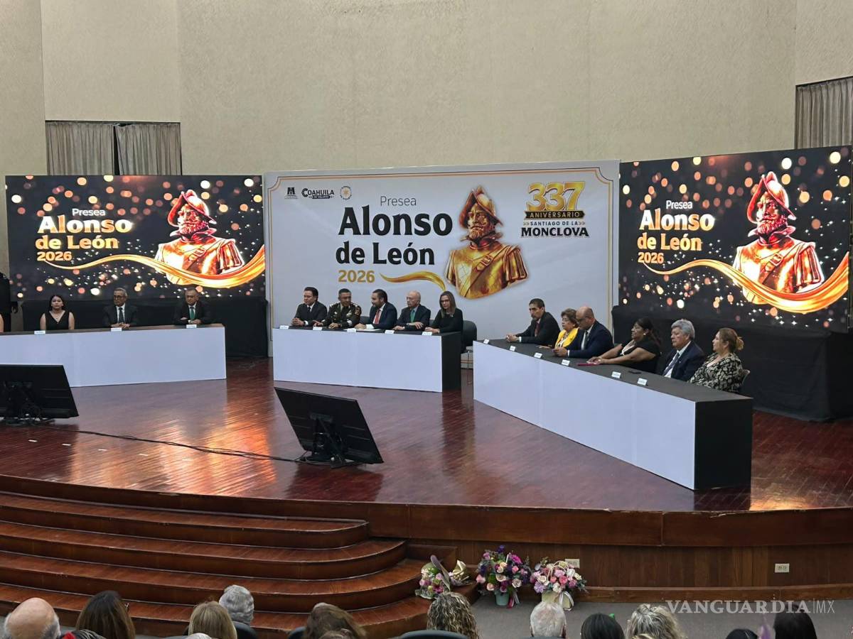 $!La ceremonia de entrega se realizó en el Aula Magna de la Universidad Autónoma de Coahuila.