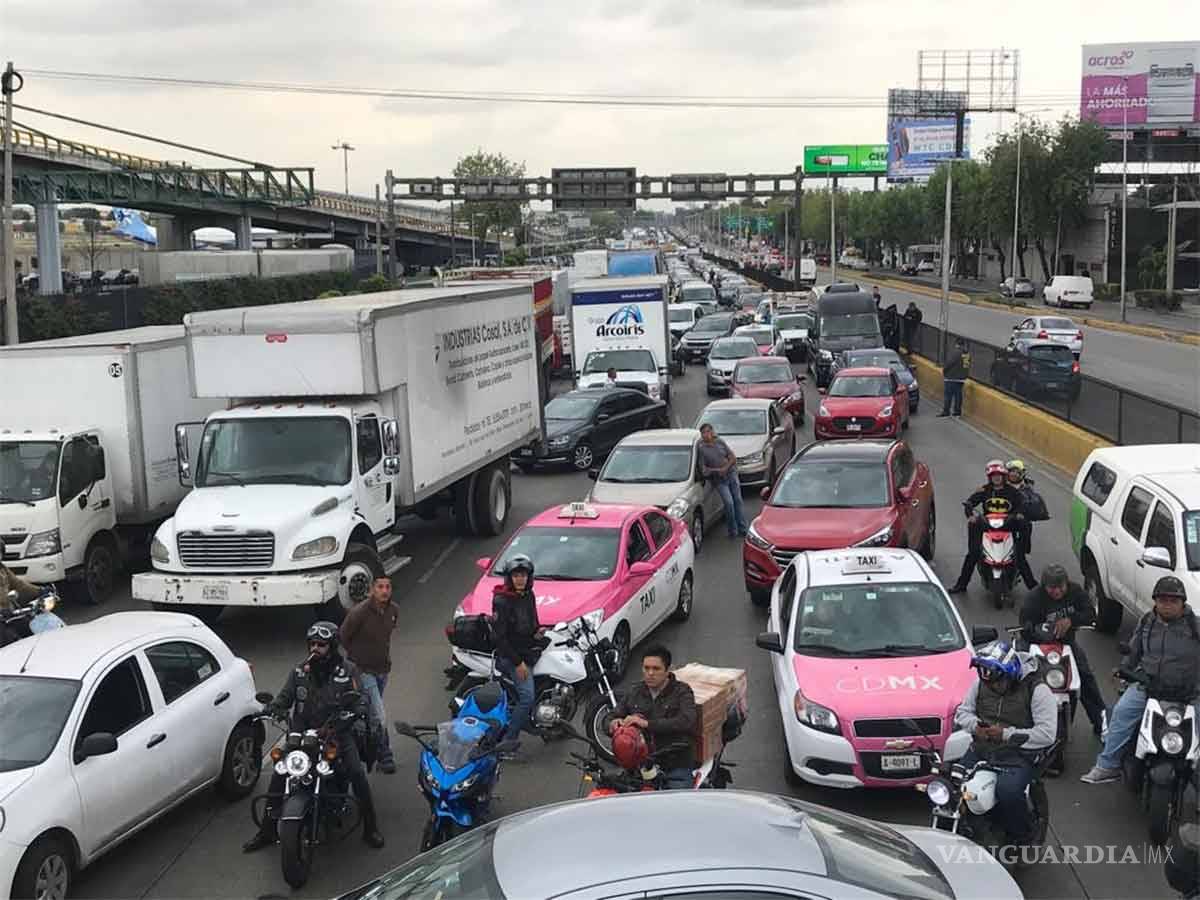 $!Bloquean policías federales inmediaciones del Aeropuerto Internacional de la CDMX