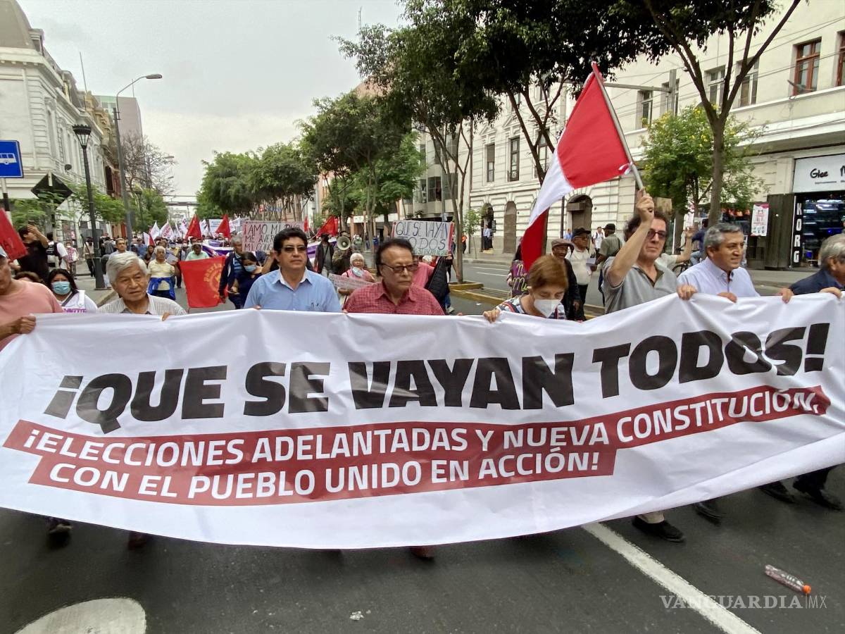 $!Manifestantes protestan en Perú.