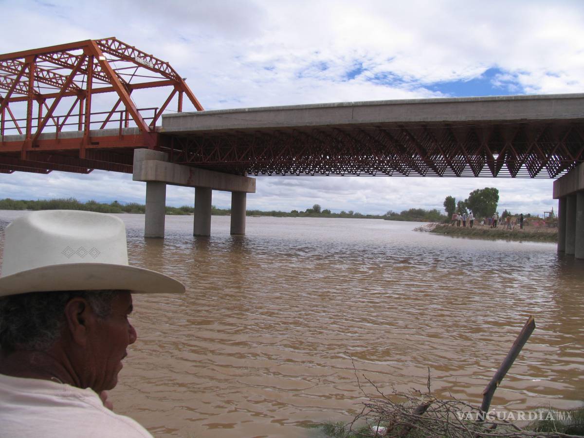 $!﻿Imagen de la avenida del río Nazas en 2008, una de seis que se han registrado desde la creación de las presas.