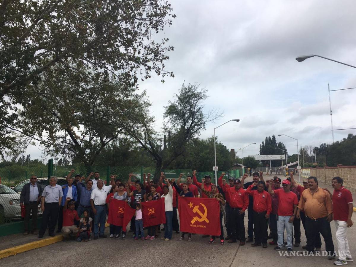 $!Marchan viudas de Pasta de Conchos y exigen el rescate de los 63 mineros atrapados