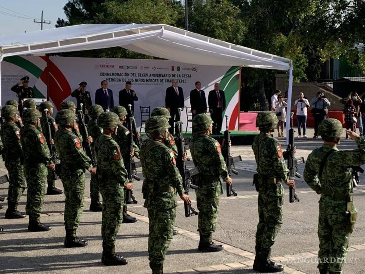 $!La conmemoración se llevó a cabo con una guardia de honor a la Gesta Heroica de los Niños Héroes, en la plaza Chapultepec.
