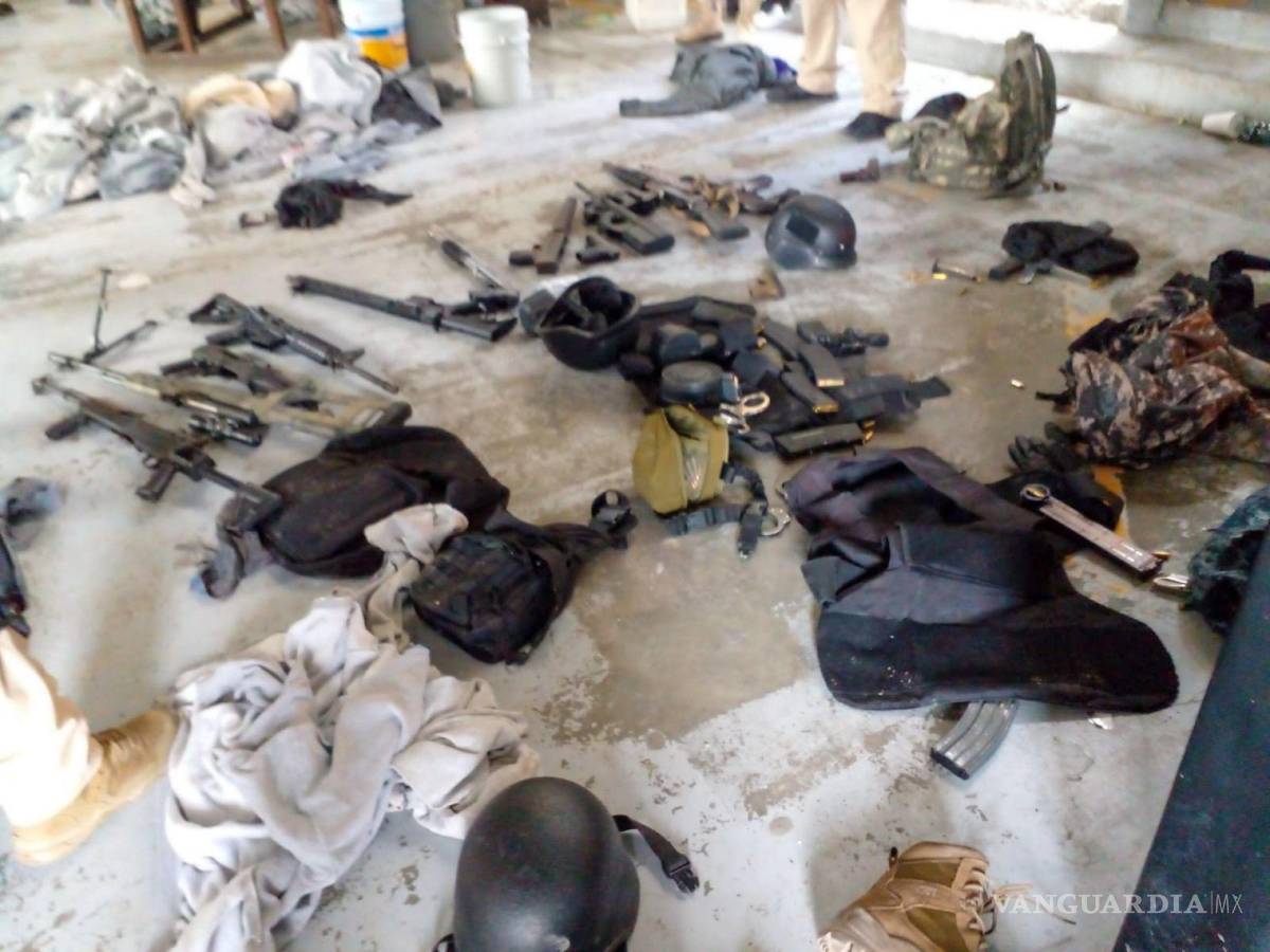 $!En la celda de “El Neto”, ubicada en el área cinco, módulo 18, pasillo uno, número dos, se encontraron además 10 armas largas, cargadores de distintos calibres y decenas botellas de bebidas alcohólicas.