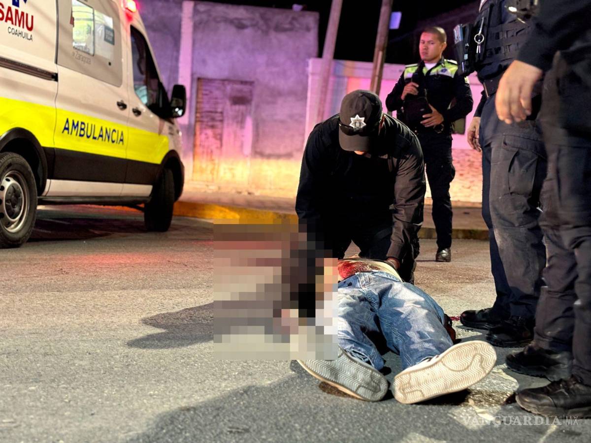 $!Tras el impacto, ambos ocupantes salieron proyectados violentamente contra el pavimento.