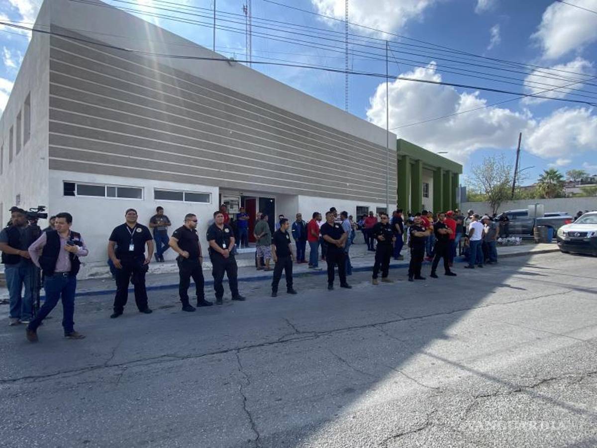 $!Los cuerpos policiacos en todo momento se mostraron disciplinados.