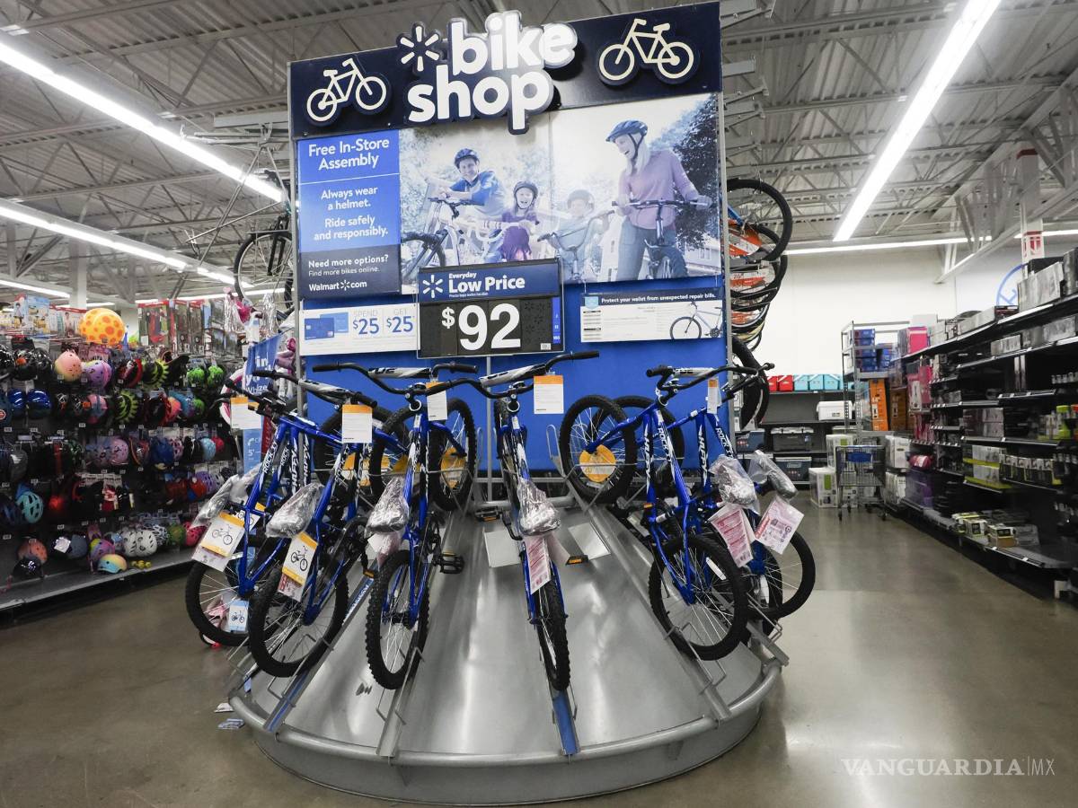 $!Bicicletas fabricadas en China en una tienda Walmart. Las mercancías que lleguen a EU desde China a través de transportistas privados estarán sujetas a aranceles del 145 por ciento.