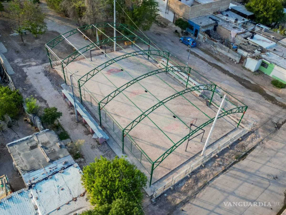 $!La techumbre registra un avance del 60 por ciento y cubrirá un área de 470 metros cuadrados en la colonia Salvador Allende.