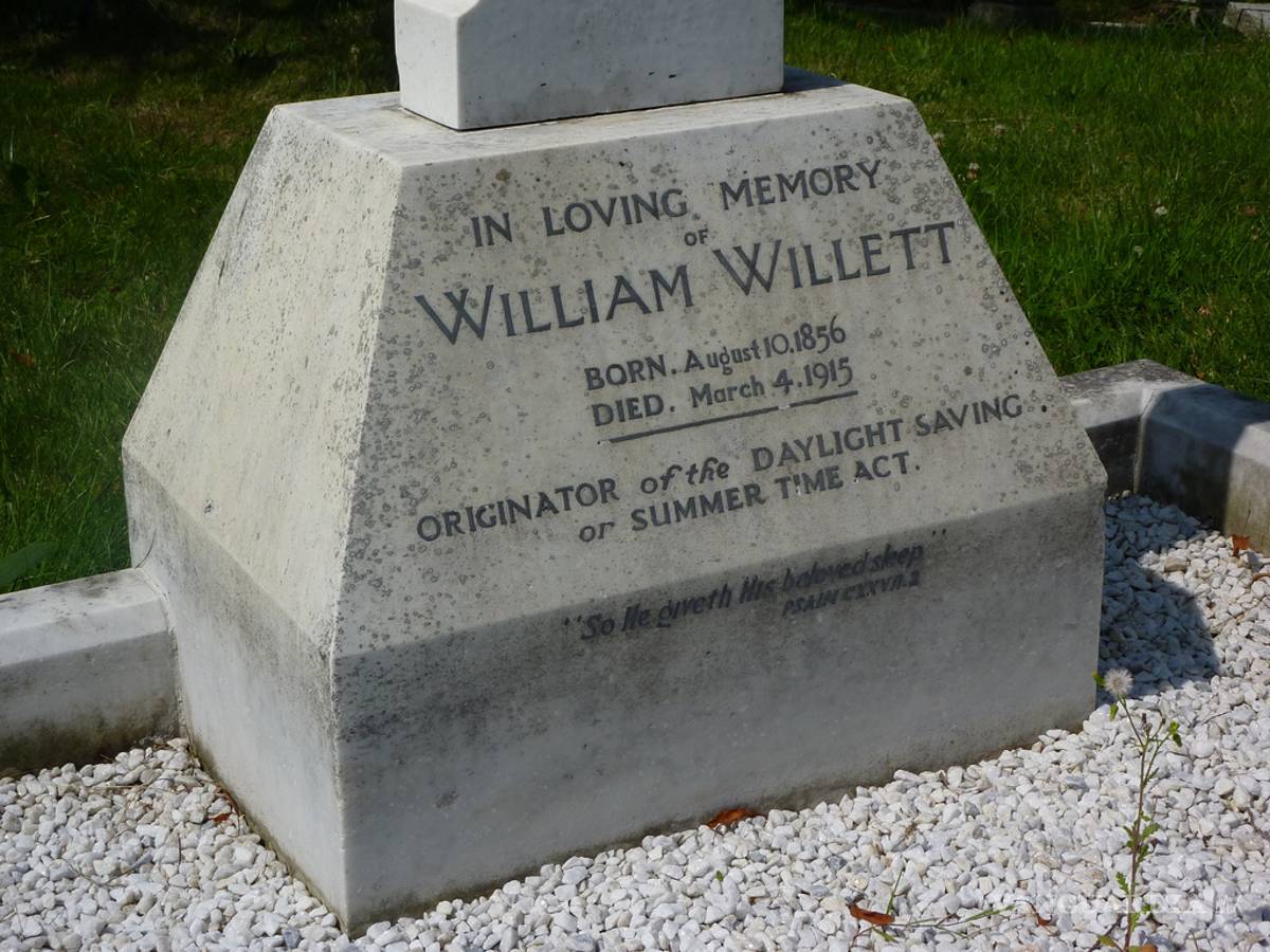 $!100 años cambiando la hora