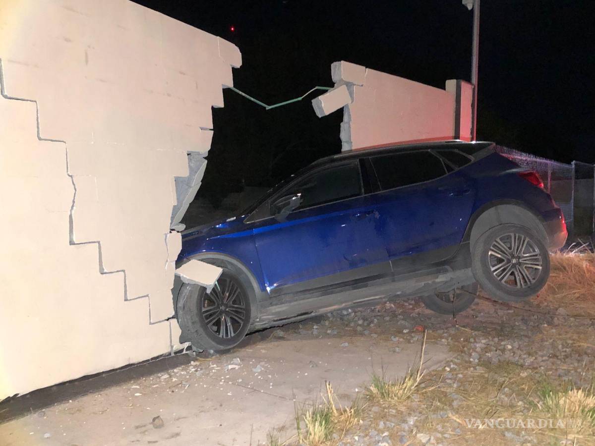 $!La camioneta del joven sufrió daños y terminó en el corralón.