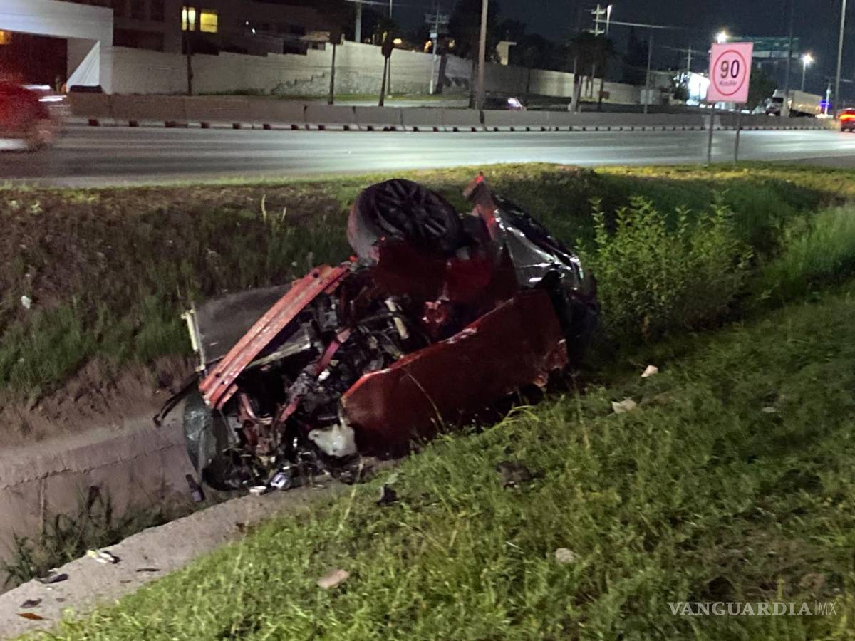 $!De acuerdo con la versión del propio conductor, el cansancio habría provocado que perdiera el control del volante, ocasionando la salida del camino y la posterior volcadura.