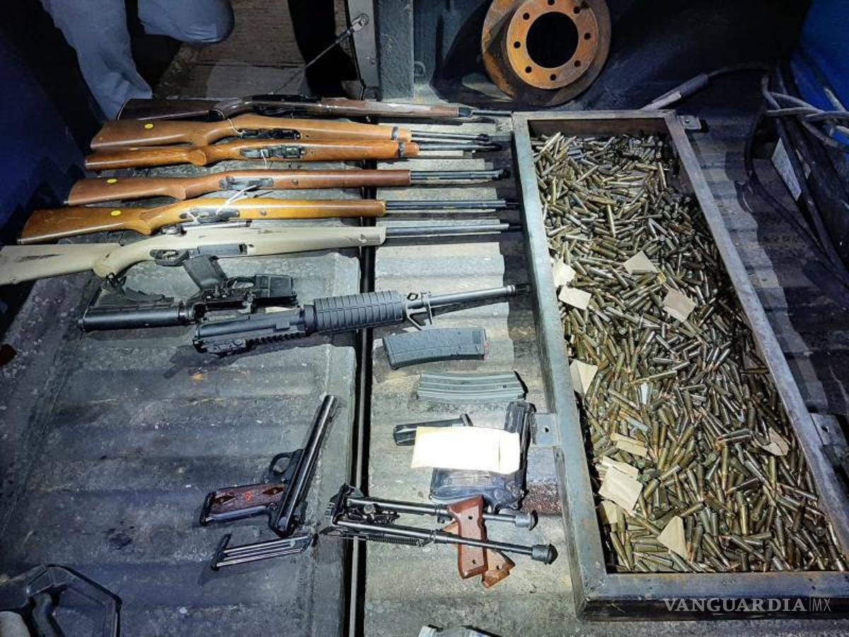 $!FGR detiene en Nuevo León a tres personas en posesión de material bélico