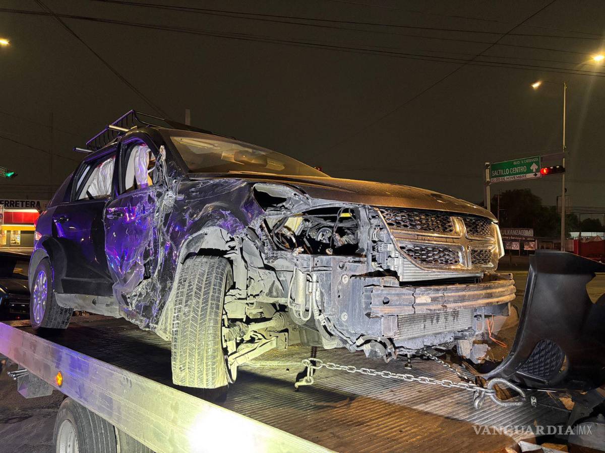 $!Afortunadamente, la conductora de la Dodge Journey no sufrió lesiones graves a pesar de la violencia del impacto.