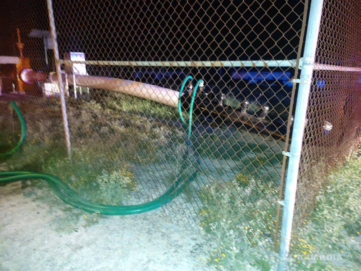 $!Fuerza Civil sorprende ‘in fraganti’ a un hombre robando hidrocarburo, en NL