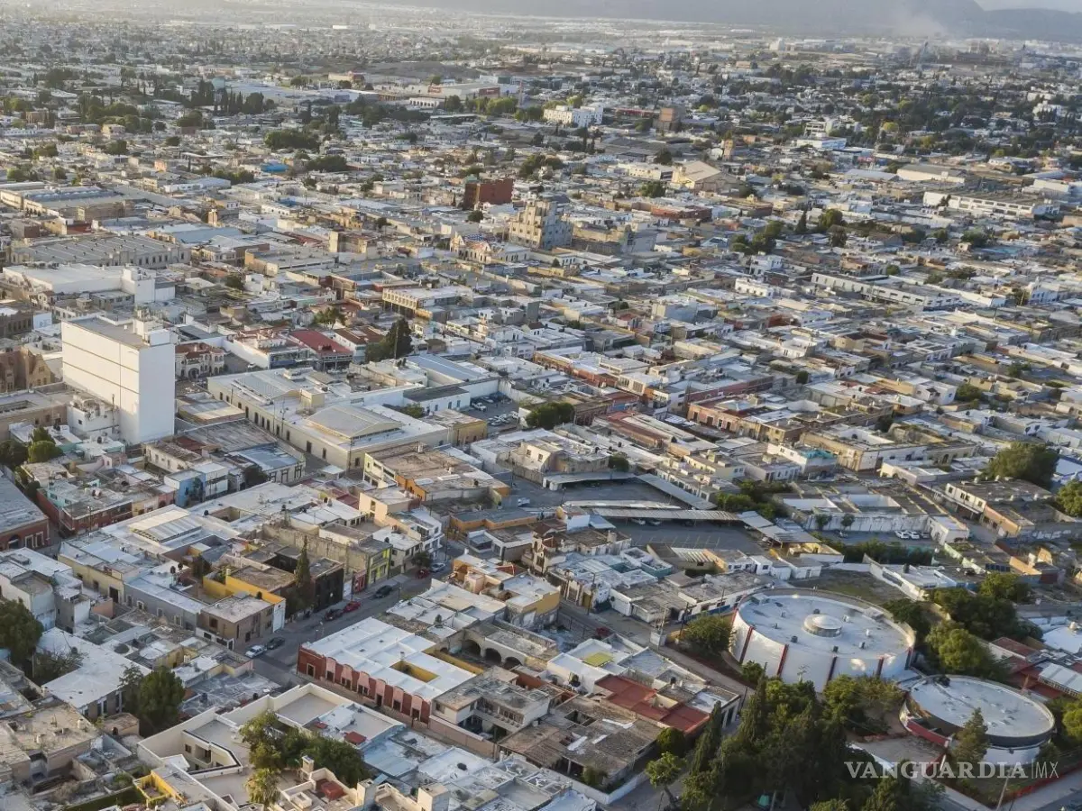$!En 40 años, la población de Saltillo se triplicó, mientras que la zona urbana creció 15 veces, alejando a las colonias periféricas de los centros de trabajo.