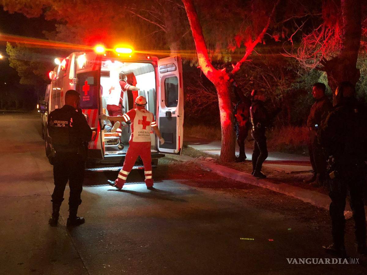 $!La jovencita de 22 años fue trasladada a recibir atención médica.