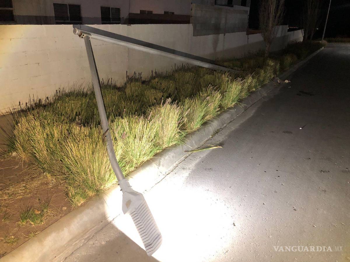 $!Se reportaron luminarias caídas.