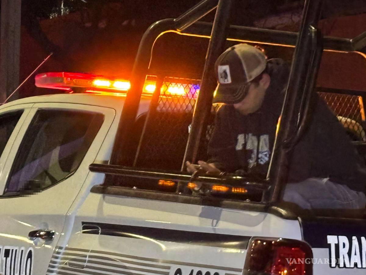 $!El conductor responsable fue detenido por elementos de Tránsito Municipal tras provocar el aparatoso accidente en el Periférico.