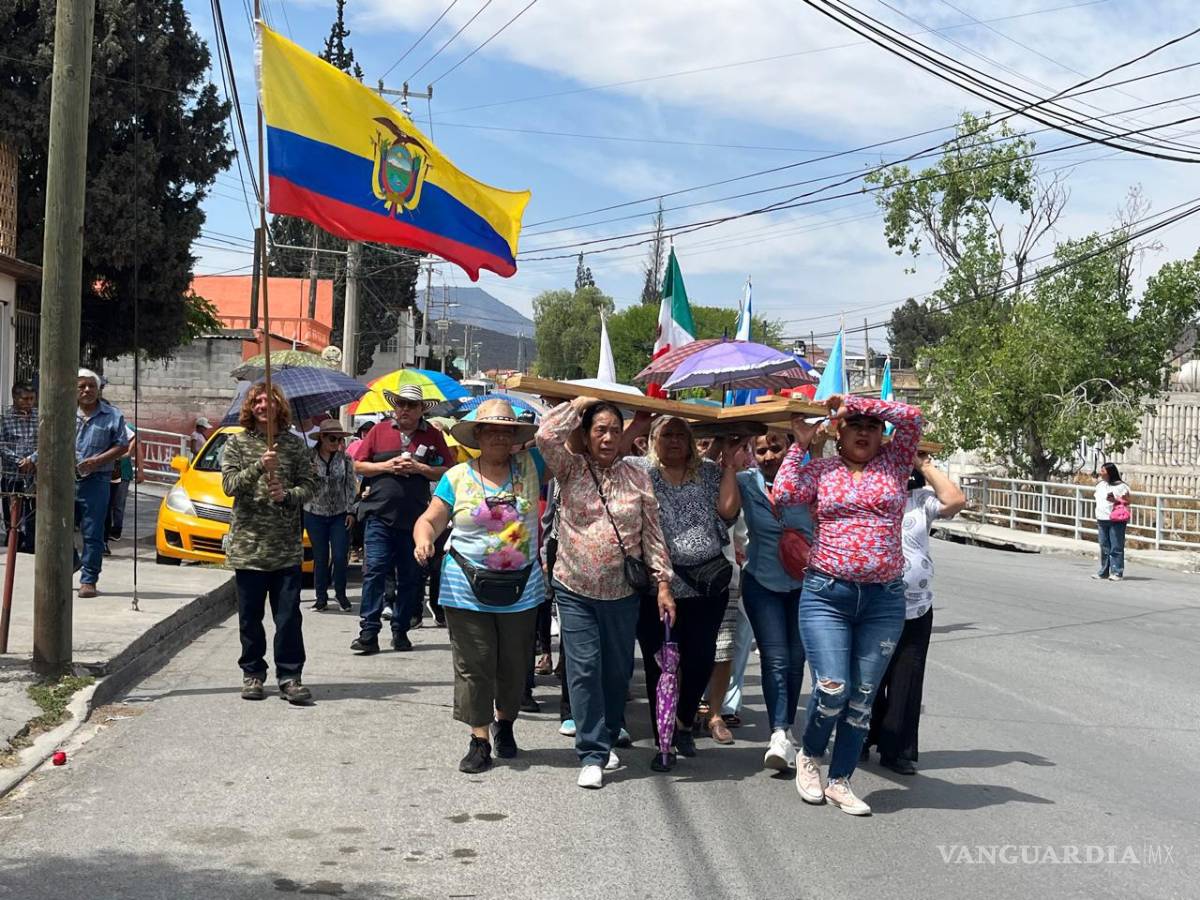 $!El Viacrucis fue una oportunidad para que los migrantes vivieran una experiencia de unidad y respeto con la comunidad local.