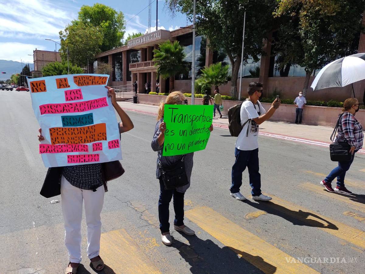 $!Estudiantes, trabajadores, personas con discapacidad y adultos mayores se manifestaron en contra del aumento aprobado.