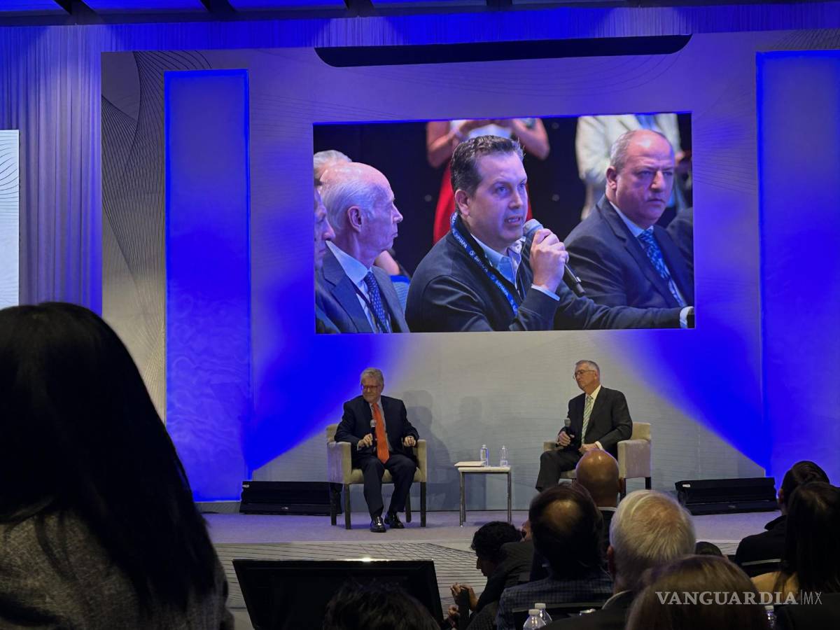 $!El director general de VANGUARDIA, Armando Castilla, cuestionó al empresario sobre la recaudación tributaria | Foto: Carlos Arredondo