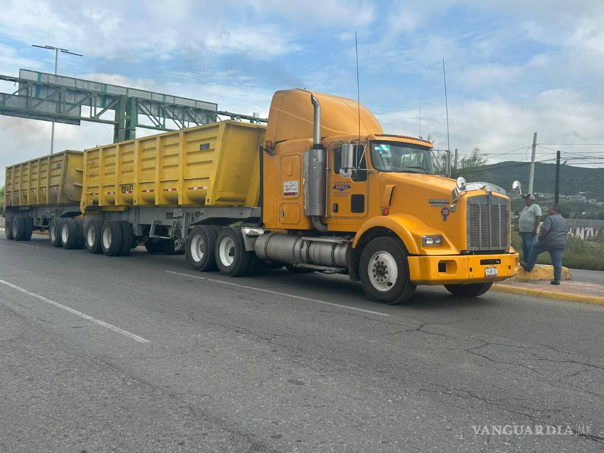 $!Desde Monclova, operadores de tractocamiones se sumaron al paro nacional para exigir medidas contra los asaltos.