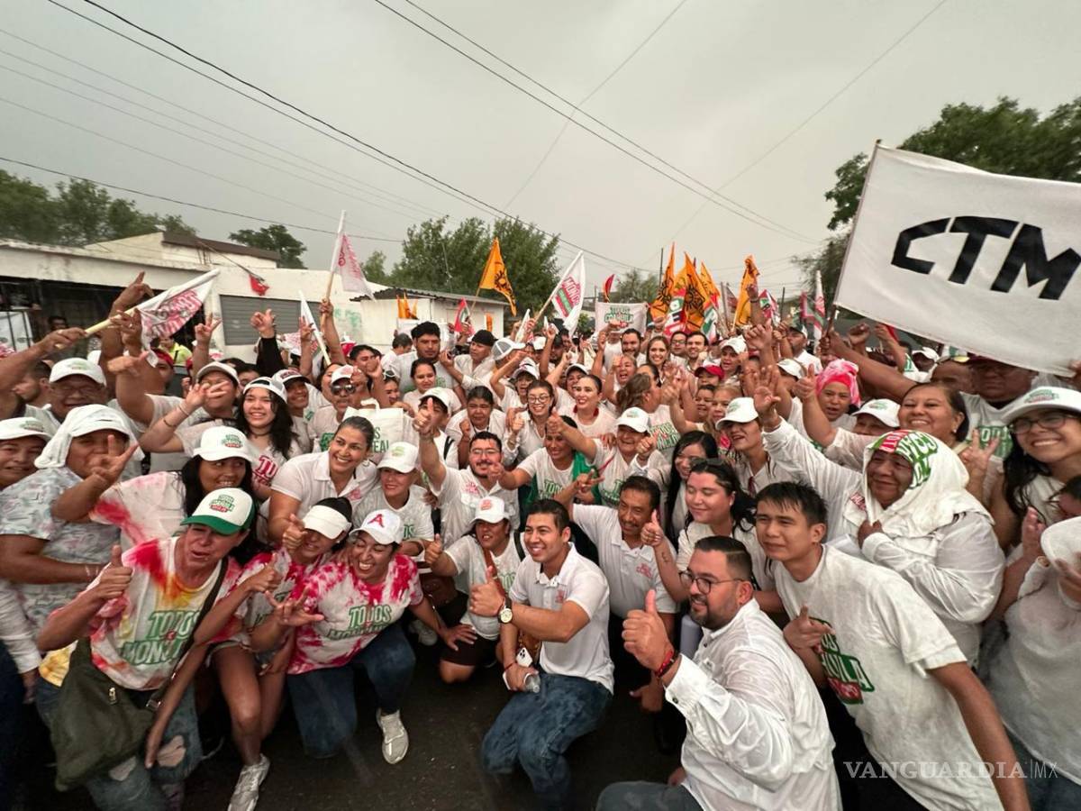 $!Alrededor de seis mil simpatizantes acudieron al cierre de campaña, a pesar del mal clima.