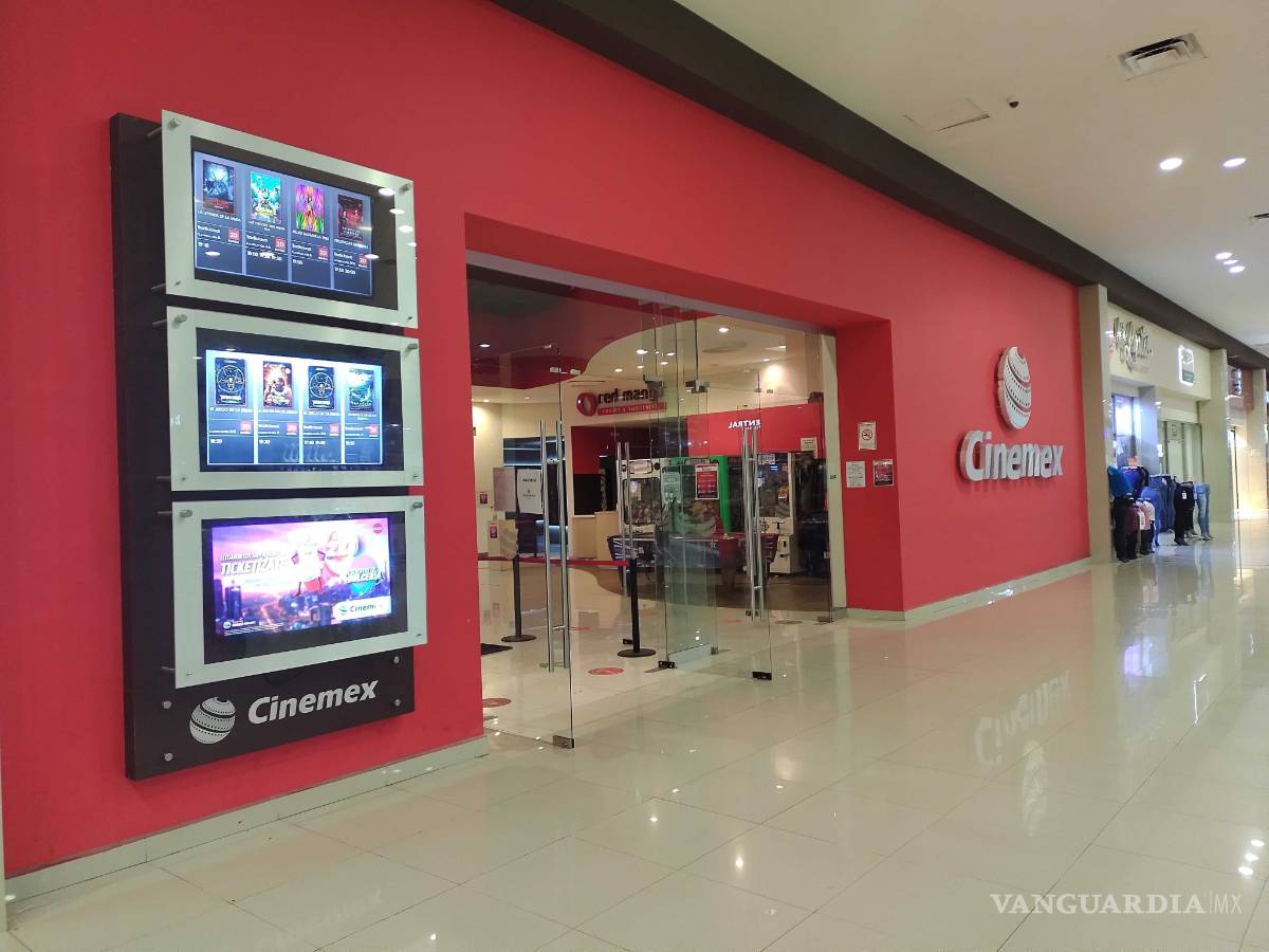 $!Saltillenses acuden a las últimas funciones de Cinemex