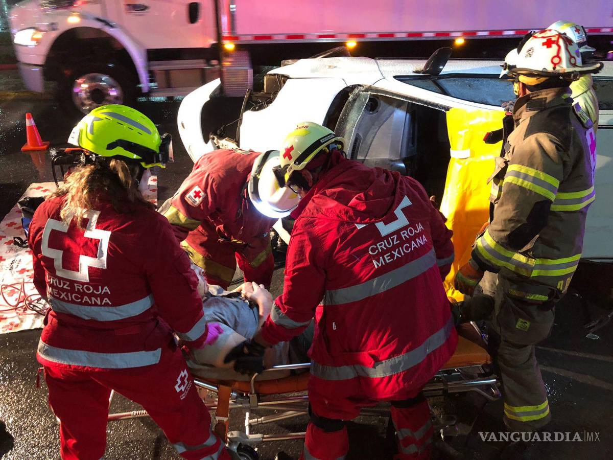 $!El conductor fue trasladado a las instalaciones del Hospital General para su pronta atención médica.