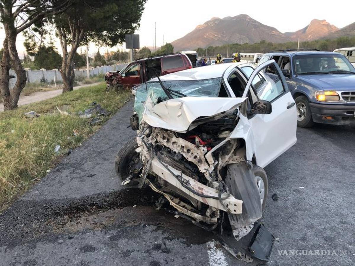 $!El vehículo Toyota conducido por Alfredo De la Rosa Loera, quien se encontraba en estado de ebriedad.